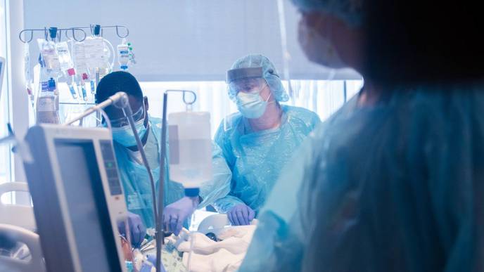 US Surgeons Perform Double Lung Transplant on COVID-19 Patient